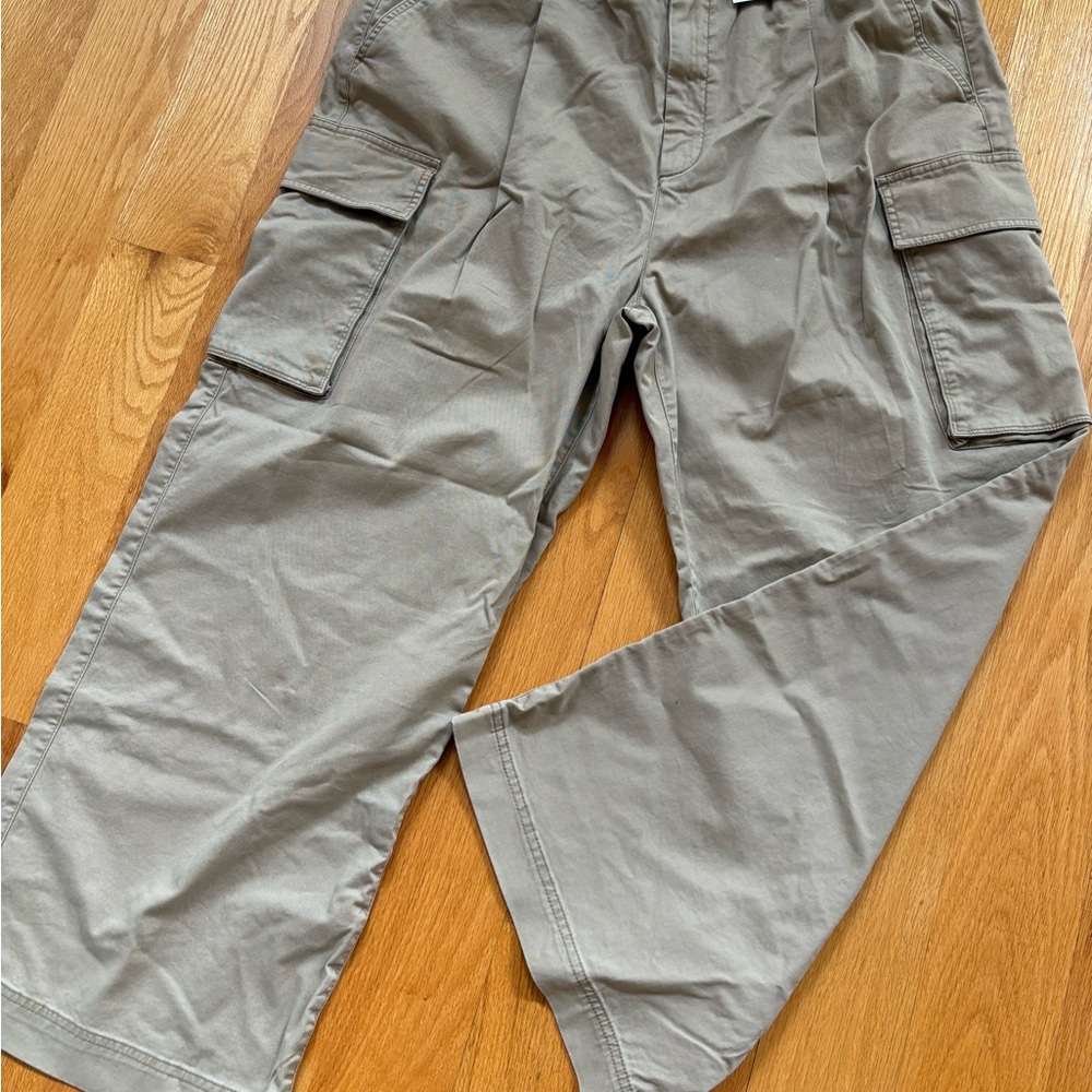 Old Navy Women’s Cargo Pants in Khaki